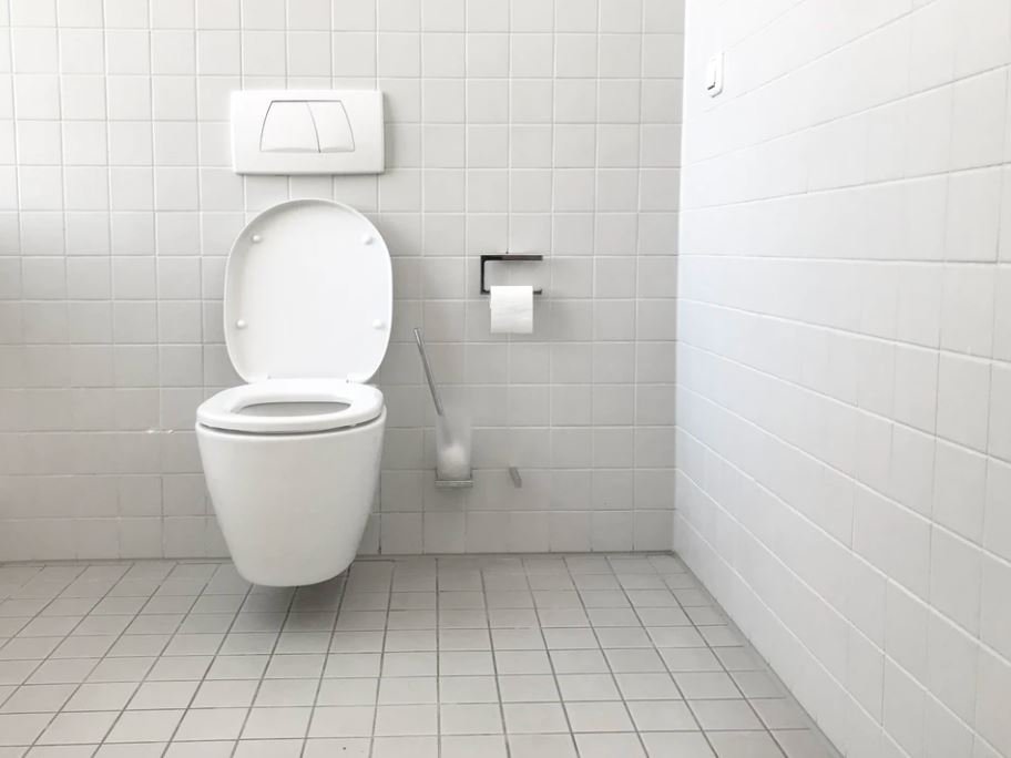 Na czym polega biały montaż?