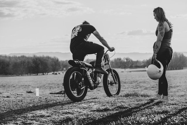 Prezent dla motocyklisty — praktyczne pomysły na każdą okazję